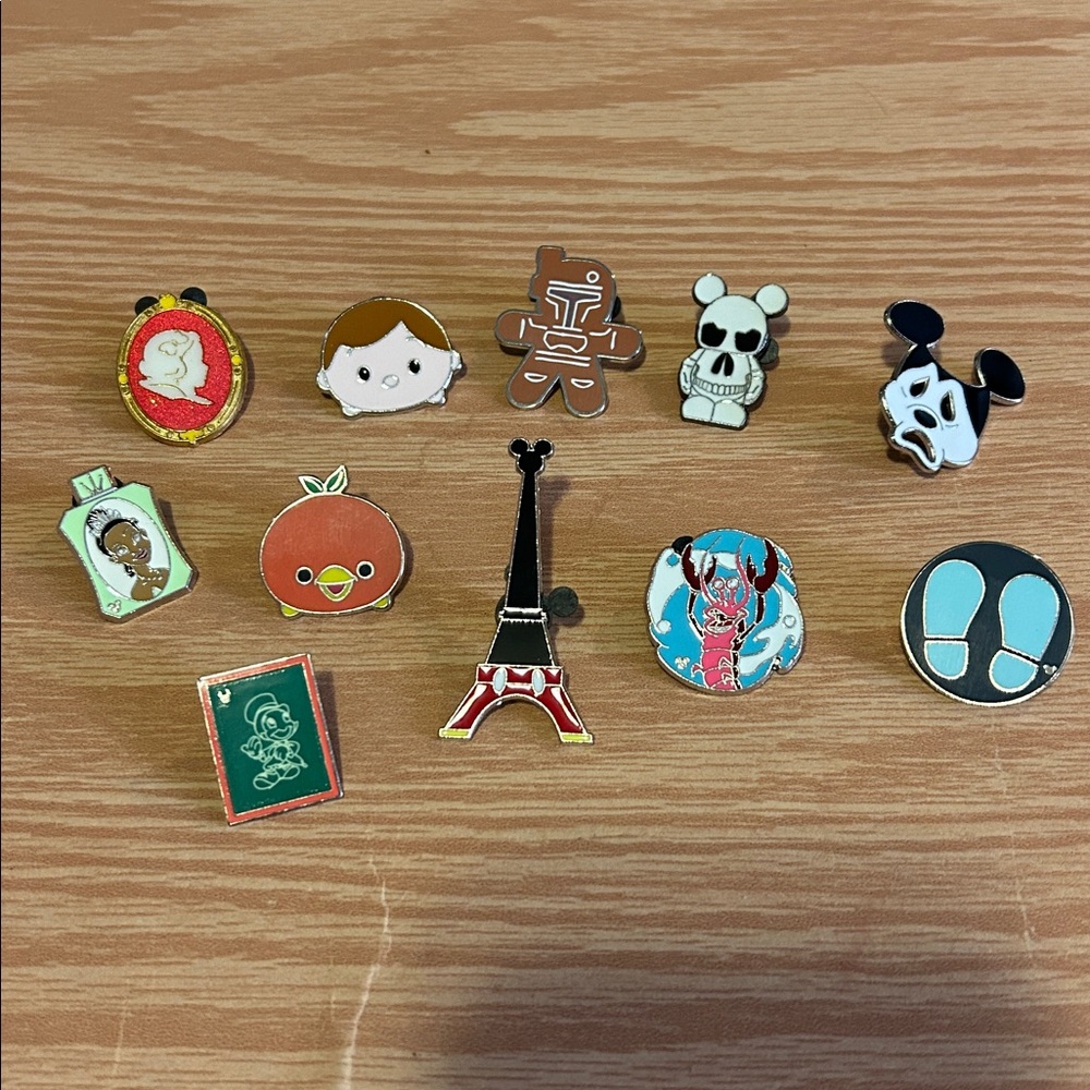 Disney Character Pin Set - Multicolor